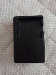 Cargador de cámara Panasonic Lumix para DE-A99A, usado, funciona con batería OEM - Imagen 1 de 6