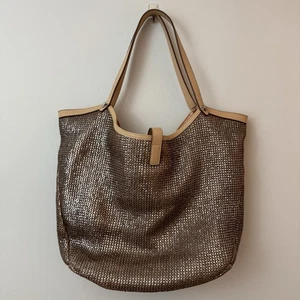 New STELLA & DOT RIVIERA Tote Rose Gold Metallic Woven Purse, Shoulder Bag - Picture 1 of 10
