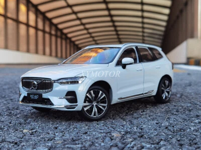 1/18 Volvo XC60 2022 SUV Diecast Model Car Toys gifts Display White/Silver/Gray - Image 1 of 4