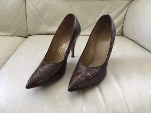 Zapatos de salón de piel de lagarto personalizados de mediados de siglo talla listados a mano 7 - Imagen 1 de 7