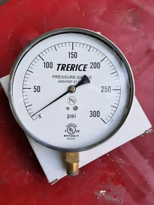 Stainless Steel Pressure Gauge, Lower Conn. 1/4" NPT 4.5"- Trerice (0-60 psi) - Image 1 of 3