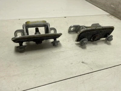 2014 CADILLAC SRX TAILGATE HINGES OEM+ (SWITCHBLADE SILVER METALLIC) - Image 1 of 4