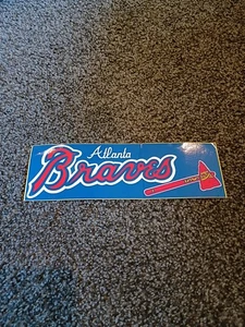 Pegatina de parachoques vintage de los Atlanta Braves MLB años 90 9"x3" hombre cueva publicidad de béisbol - Imagen 1 de 2