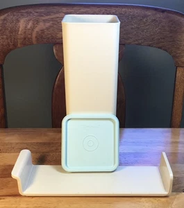 Tupperware #1696 Velveeta Cheese Keeper ~ w/Tray Insert~ Beige w/Mint Lid - Picture 1 of 7