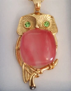 COLGANTE BÚHO CUARZO CEREZA, CRISTAL AUSTRIACO 17,0 CT, CHAPADO EN IONES YG SOBRE ACERO INOXIDABLE  - Imagen 1 de 7