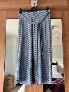 Next Denim Blue Patterned Stretchy Cut Off Trousers Size 12 - Picture 1 of 4