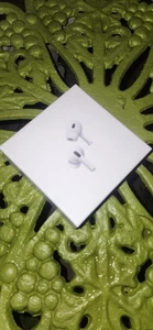 Apple AirPods Pro 2nd Generation with MagSafe Wireless Charging Case - White - Photo 1 sur 6