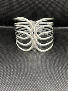 Brazalete brazalete vintage con bisagras de resorte tono plata diseño Art Deco. - Imagen 1 de 7