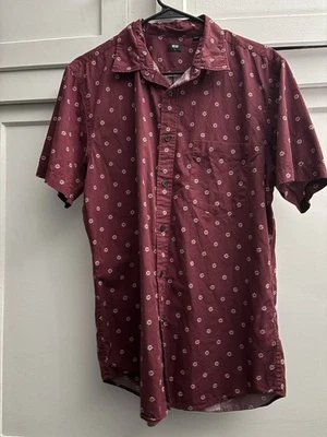 Uniqlo Maroon Floral Pattern Short Sleeve Button Up Shirt Mens Size L Maroon   - Image 1 of 4