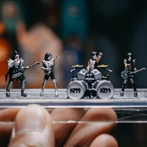 Miniature Rock Band Performer Figure v.1 (1/87) Diorama No Preiser Special GIFT - Picture 1 of 4