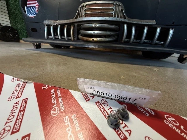 NUEVO JUEGO DE 2 BOMBILLAS INTERRUPTOR CONTROL REFRIGERADOR GENUINO TOYOTA 90010-09017 Foto 1 de 4