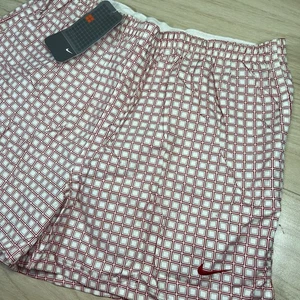 Pantalones Cortos Nike Y2K De Colección Para Mujer Pequeños Geométricos Estampado Completo Muestra para Correr - Imagen 1 de 9