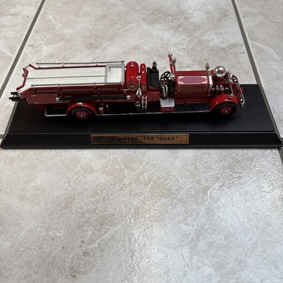 8897 YSFE01 1930 Ahrens-Fox mit Sockel Matchbox Models of Yesteryear - Bild 1 von 4