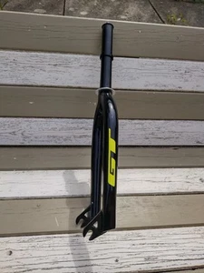 GT Factory BMX Race Forks - 20in - 1 1/8 With Tapered Adapter Crown - l1ke néw - Picture 1 of 7