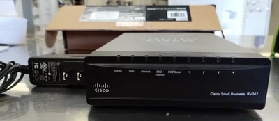 Cisco RV042 10/100 4-Port VPN Router - Image 1 of 4