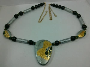 Collar Colgante Pintado Metálico Dorado Plata Cuentas Negro Grueso Ala y Arte Web - Imagen 1 de 24