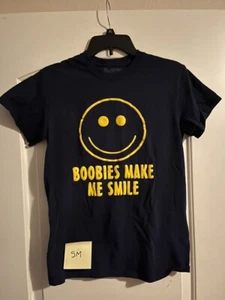 Camisa Boobies Make Me Smile Talla S Divertida Cara Smiley Azul Marino Spencer's - Imagen 1 de 1