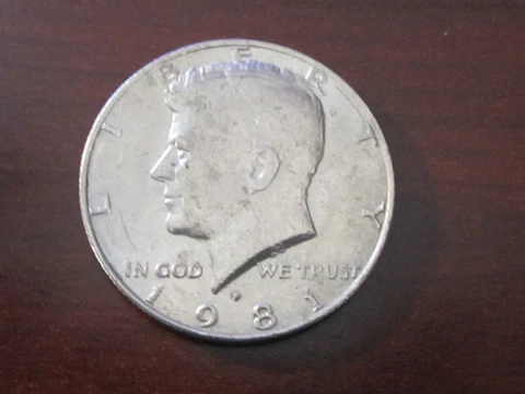 1981 P KENNEDY HALF DOLLAR NICE COIN FREE SHIPPING! Cover