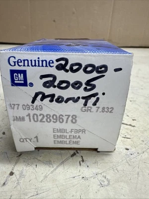 Emblema de parachoques delantero GM 10289678 2000-2005 Monti Carlo Nuevo de Lote Antiguo Foto 1 de 4