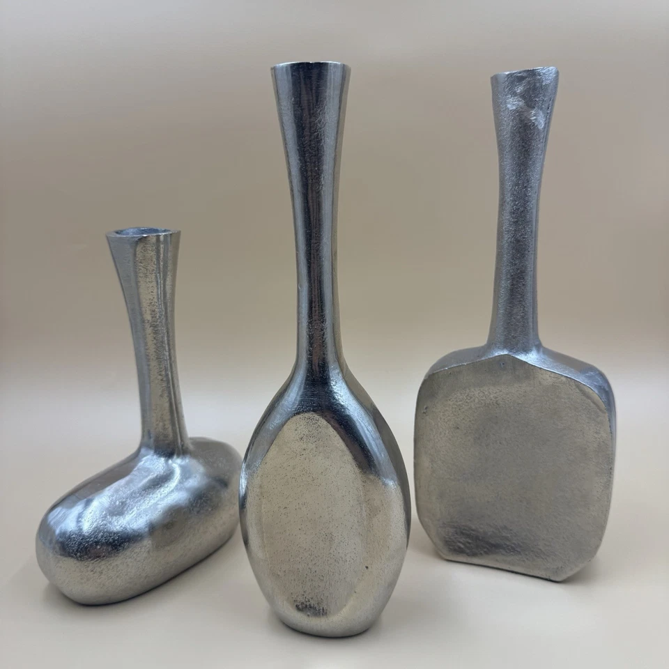 Juego de 3 jarrones MCM vintage plateados con textura de latón martillado diferentes brotes Foto 1 de 4