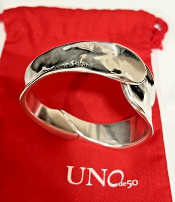 COMO NUEVO Uno de 50 WAVES Forma Brazalete Brazalete Bisagra Brazalete Plateado Inoxidable Foto 1 de 4