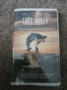 Free Willy (VHS, 1993, Clamshell) - Picture 1 of 4