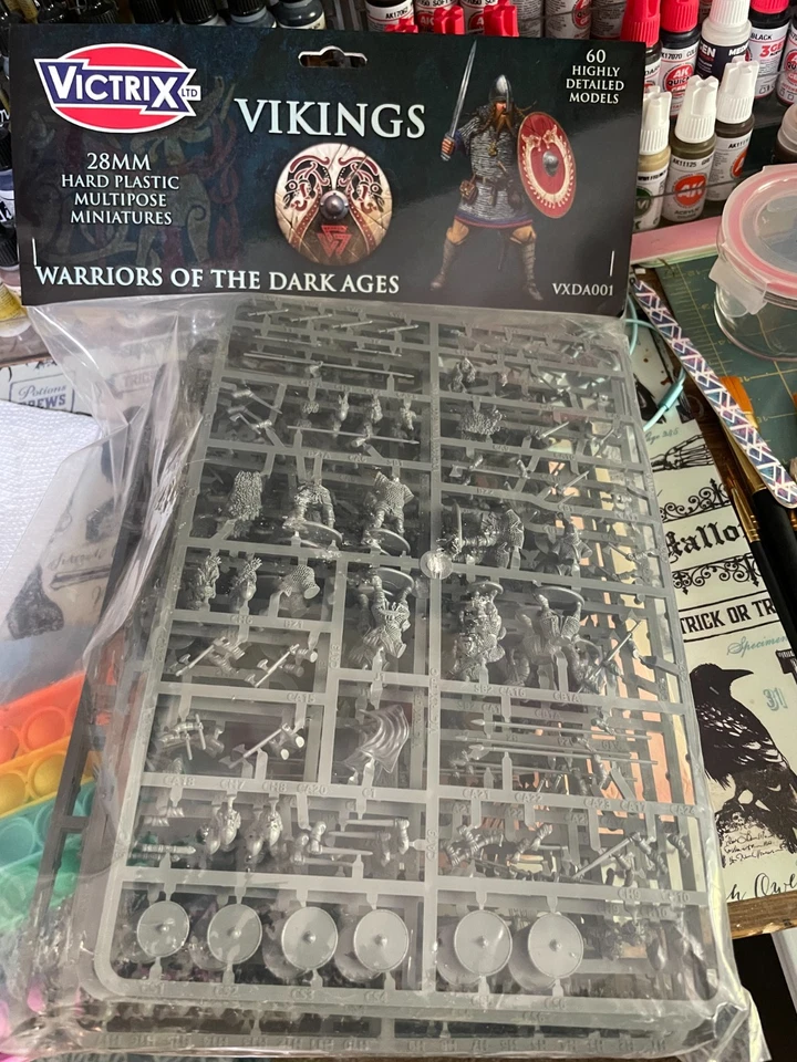 Vikings Victrix Historical VXDA001 28 mm nuevo en caja 60 guerreros con mando y Beserkers Foto 1 de 1