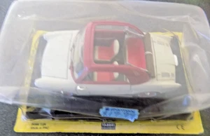 CREAM / RED AUTOBIANCHI BIANCHINA TRANSFORMABILE 1958 1:24 SCALE  BY FABBRI - Picture 1 of 3