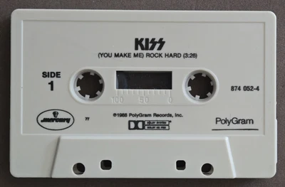 KISS - (YOU MAKE ME FEEL) ROCK HARD / DEUCE - CASSETTE SINGLE - 1988 Foto 1 de 2