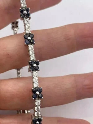 Brazalete de tenis con flores de diamantes creados negros de 8 quilates enchapado en oro blanco I4K de 7" Foto 1 de 4