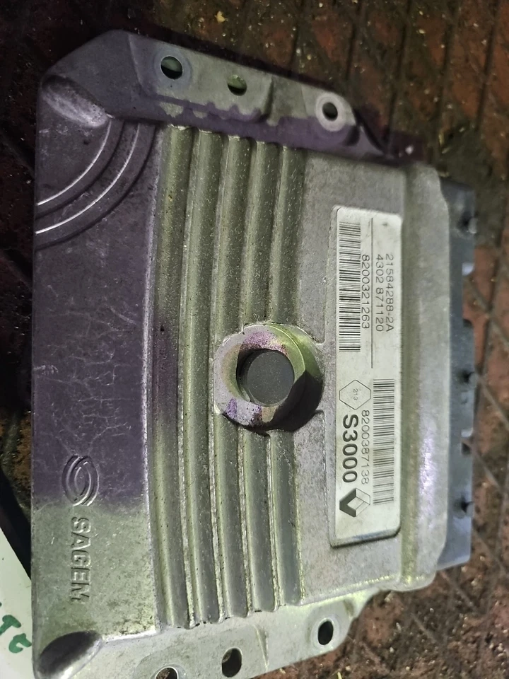 2005 RENAULT MEGANE MK2 1.6 PETROL ENGINE CONTROL UNIT ECU 8200387138 #239 - Image 1 of 1
