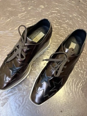 Zapatos de plataforma Stella McCartney Elyse en negro con estrellas talla 4,5 de lujo raros Foto 1 de 3