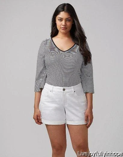 LANE BRYANT ~ ¡NUEVO CON ETIQUETAS! Nuevo 26 ~ Pantalones Cortos Blancos Denim Fin de Semana ROLL CUFF 5 Bolsillos 3X 4X Foto 1 de 1