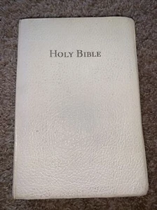 The Holy Bible - White Cover KJV World Publishing Co. - Bild 1 von 6