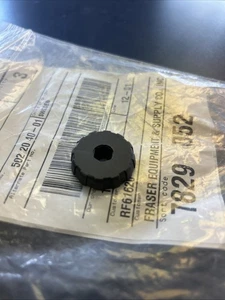 Nuevo OEM Husqvarna 502204001, 502 20 40-01 Perilla de cubierta de filtro de aire Nuevo de Lote Antiguo - Imagen 1 de 3