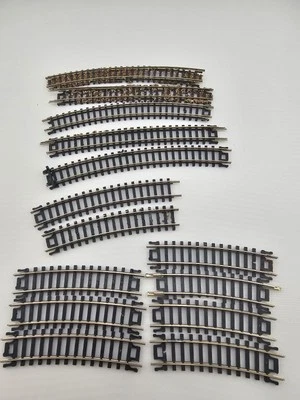 *READ* Atlas N Scale 15 Piece Curved Track Lot Model Railroad Layout Scenery  - Image 1 of 4