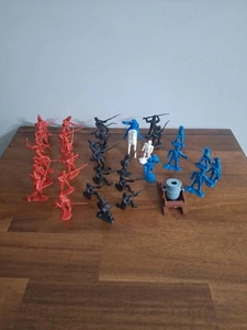 Lotto Figurine Soldatini Giocattolo Classici American Revolution Frontiersmen Blu Rosso Esercito  - Foto 1 di 9