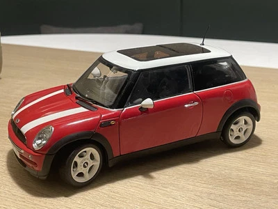 Kyosho Mini Cooper 1/18 Car Red / white RHD - Image 1 of 4