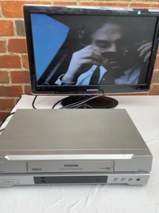 Toshiba V634UK VCR VHS Reproductor de Video Cassette Plateado Sin Control Remoto Probado Leer Descripción - Imagen 1 de 13