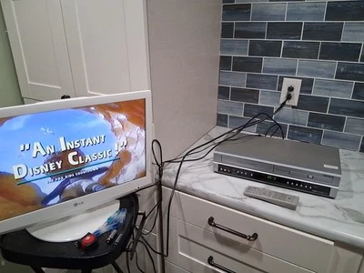 Sansui VRDVD4001A DVD/VHS VCR Combo Player with Remote & AV Cable  Works Great - Image 1 of 4