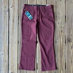 NWT Lee Platinum Label Relaxed Fit Comfort Waist Cabernet Jeans Women's 34 x 29 - Picture 1 of 18