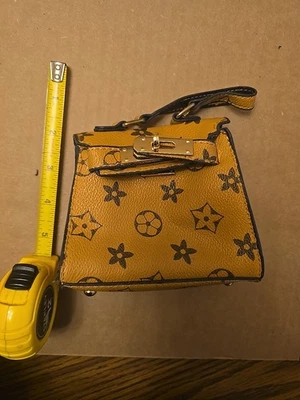 Cartera de mano para niños pequeños Foto 1 de 4