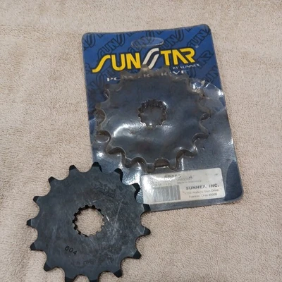 NUEVO PIÑÓN DELANTERO KAWASAKI KZ650 CSR KZ750 ZX750 SUZUKI GS750 SUNSTAR 15T  Foto 1 de 3