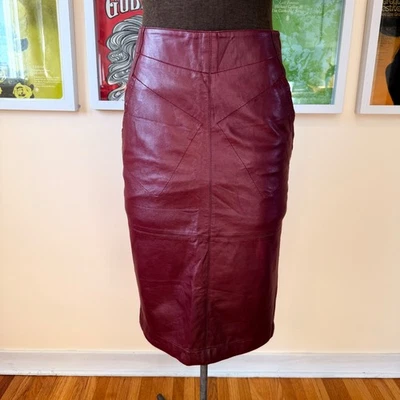 Falda lápiz de cuero borgoña vintage años 80 La Joanne con bolsillos 8 caprichosos  Foto 1 de 4