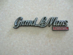 Original Pontiac Grand LeMans plastic car emblem / badge - USA - - Picture 1 of 8
