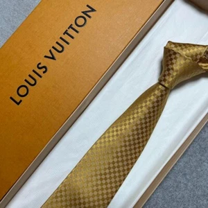Corbata Louis Vuitton Oro Logo Damier Seda Jacquard Hecha en Italia Excelente Usada - Imagen 1 de 6