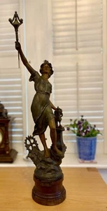 Victorian female figurine on hardwood base - Picture 1 of 7