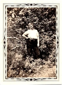 Spunky Young Woman Standing w/ Hand on Hip Minneapolis MN 1950s Found Photo - Picture 1 of 2