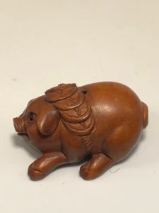 Schwein Holzschnitzerei mit Knöpfen & Faden oben klein 1 x 2" - Bild 1 von 6