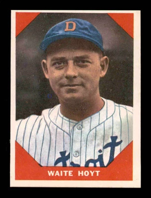 1960 Fleer #69 Waite Hoyt  EXMT/EXMT+ X3259962 - Image 1 of 3